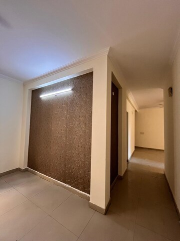 Room in 3 BHK Apartment at Orbit Apartments, Vip Road – for Rent