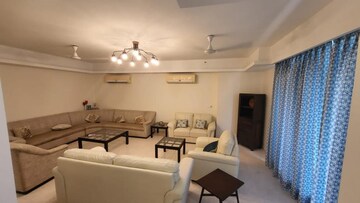 Living Room in 4 BHK Apartment at DLF The Belaire, Sector 54 – for Rent