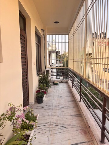 Balcony in 3 BHK Builder Floor at Saurabh Niwas, Sector 40 – for Rent