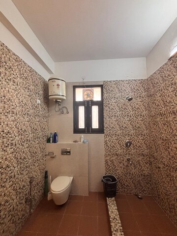 Bathroom in 3 BHK Builder Floor at Saurabh Niwas, Sector 40 – for Rent