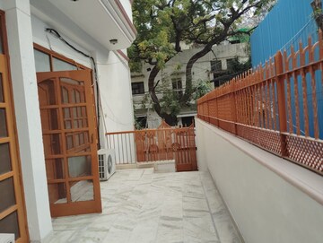 Balcony in 3 BHK Builder Floor at Safdarjang Enclave – for Rent
