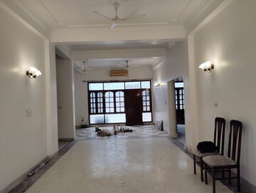 Living Room in 3 BHK Builder Floor at Safdarjang Enclave – for Rent