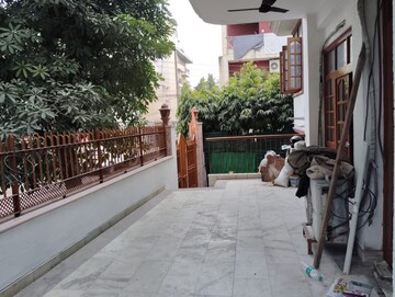 Balcony in 3 BHK Builder Floor at Safdarjang Enclave – for Rent