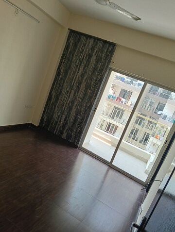 Room in 2 BHK Apartment at VVIP Addresses, Raj Nagar Extension – for Rent