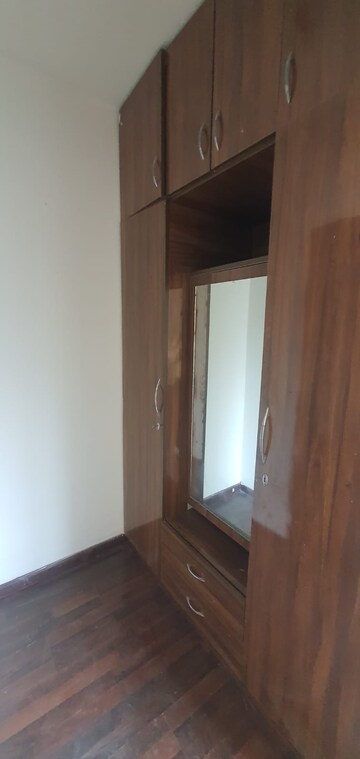 Room in 3 BHK Apartment at Rajhans Apartments, Indrapuram – for Rent