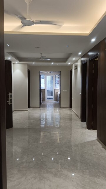 Building Lobby in 4 BHK Builder Floor at RWA Residential Society, Sector 40 – for Sale