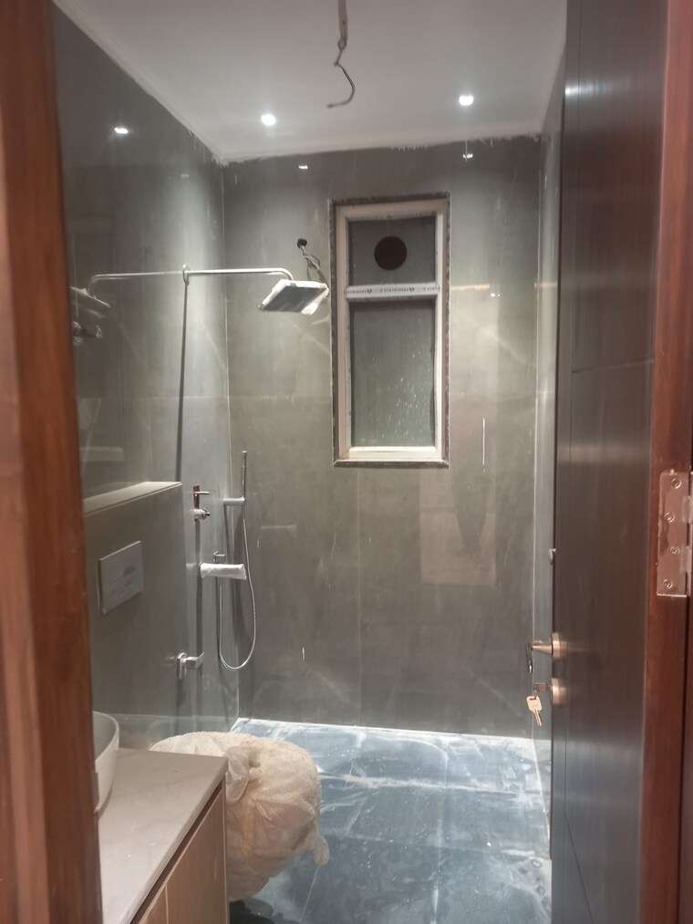 Bathroom, rwa-residential-society 4 Bedroom 1800 Sq.Ft. Builder Floor In Sector 40 Gurgaon 8434357