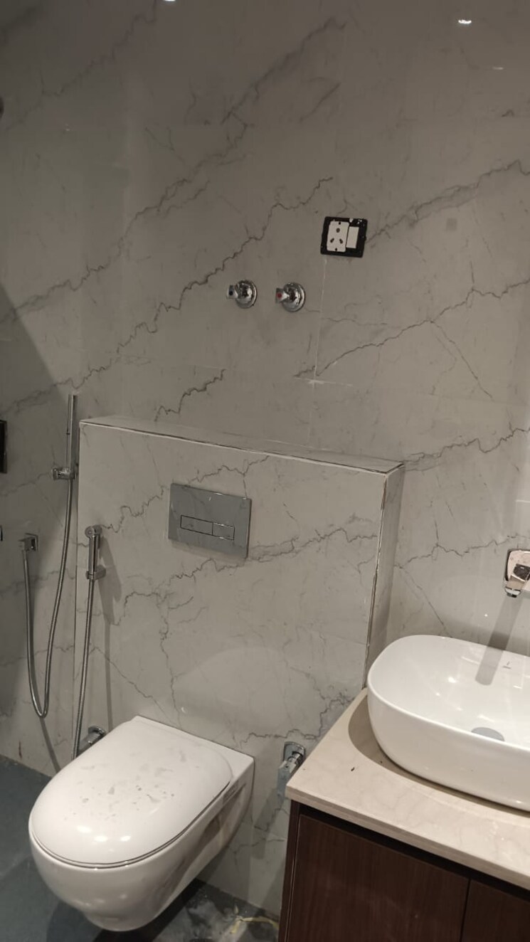 Bathroom, rwa-residential-society 4 Bedroom 1800 Sq.Ft. Builder Floor In Sector 40 Gurgaon 8434357