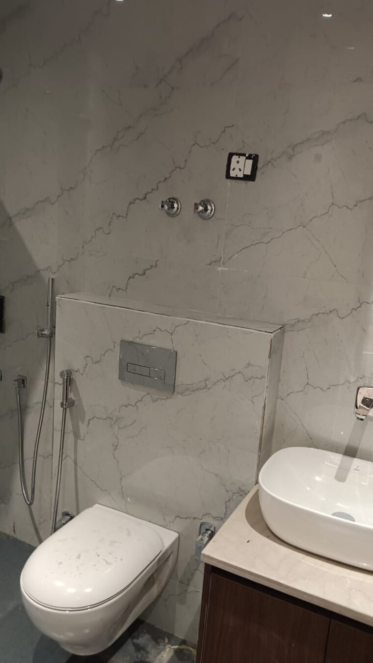 Bathroom, rwa-residential-society 4 Bedroom 1800 Sq.Ft. Builder Floor In Sector 40 Gurgaon 8434357