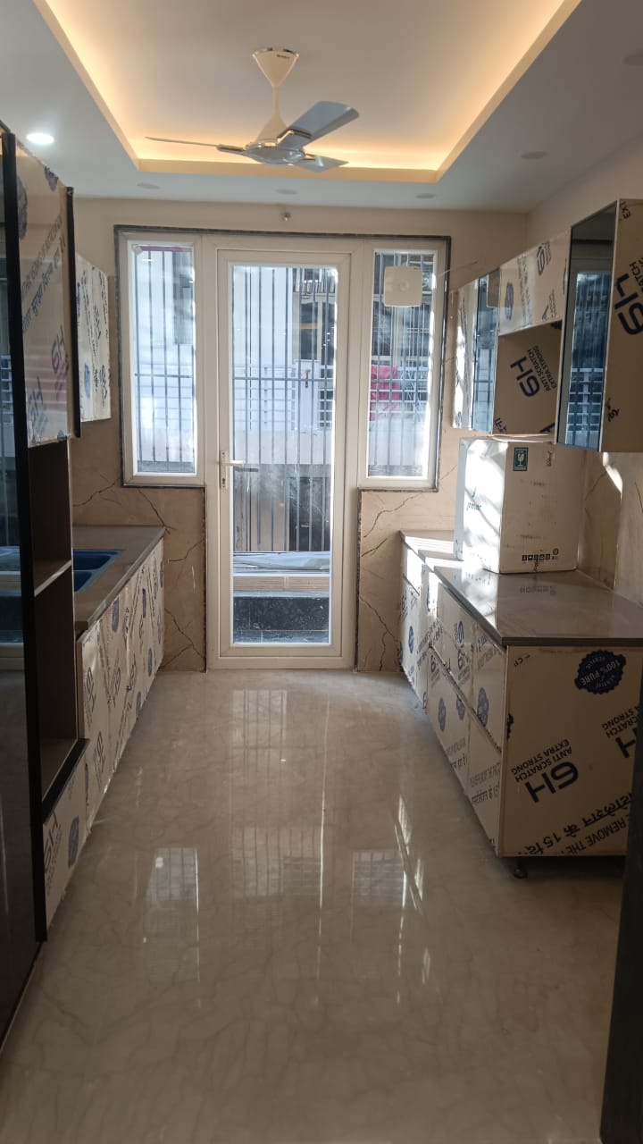 4 BHK 1800 Sq.Ft. Builder Floor in RWA Residential Society