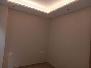 Room in 4 BHK Builder Floor at RWA Residential Society, Sector 40 – for Sale