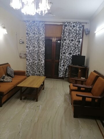 Living Room in 3 BHK Builder Floor at Uppal Southend, Sector 49 – for Rent