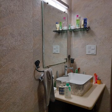Furnished Amenities in 2.5 BHK Apartment at Shakti Kunj Apartment, Sector 62 – for Rent