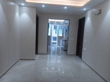 Room in 3 BHK Builder Floor at Gupta Awas, Sector 43 – for Rent