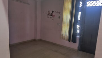 Room in 2 BHK Builder Floor at Sector 10a – for Rent