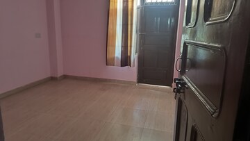 Room in 2 BHK Builder Floor at Sector 10a – for Rent
