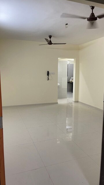 Room in 2 BHK Apartment at DLH Sorrento, Veera Desai Road – for Rent