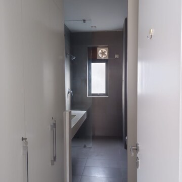 Building Lobby in 3.5 BHK Apartment at Ireo Skyon, Sector 60 – for Rent