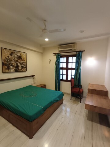 Bedroom in 3 BHK Apartment at Bandra West – for Rent