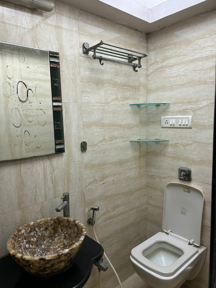 Bathroom, saptrishi-juhu-serene 2 Bedroom 790 Sq.Ft. Apartment In Dn Nagar Mumbai 8434549