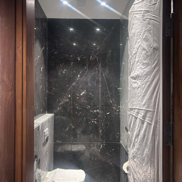 Bathroom, safdarjang enclave 4 Bedroom 2700 Sq.Ft. Builder Floor In Safdarjang Enclave Delhi 8434642