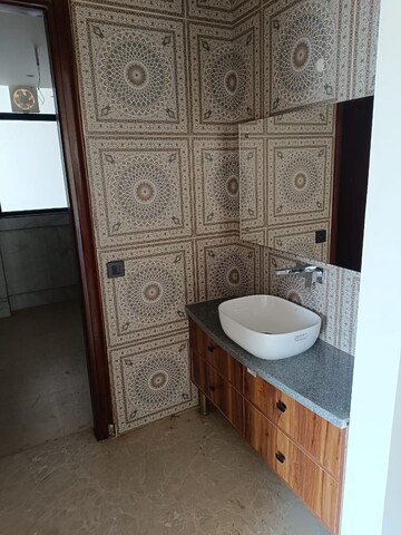 Bathroom in 3 BHK Builder Floor at DLF City Phase IV, Dlf Phase iv – for Rent