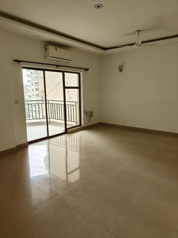 Room in 4 BHK Apartment at DLF Westend Heights, Sector 43 – for Rent