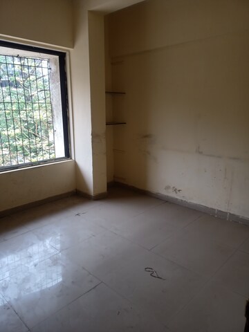 Room in 2 BHK Apartment at Sharda Dattavihar, Naupada – for Rent
