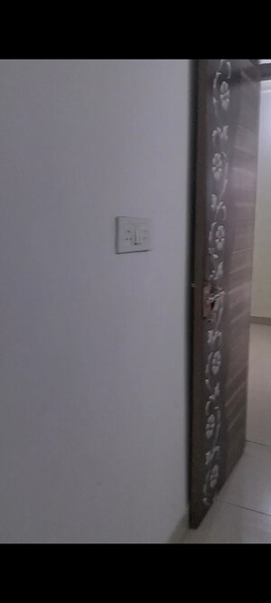 Furnished Amenities in 2 BHK Builder Floor at New Ashok Nagar – for Sale