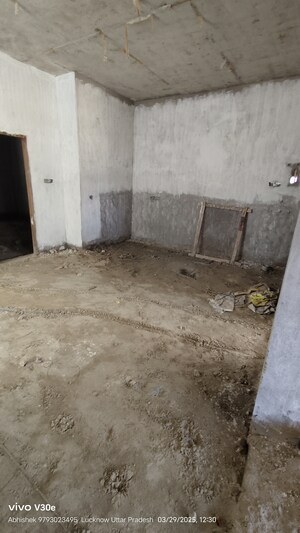 Room in 3 BHK Independent House at Jankipuram – for Sale