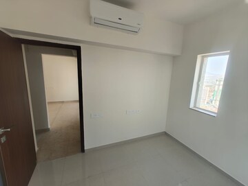 Room in 1 BHK Apartment at Omkar Signet, Malad East – for Rent