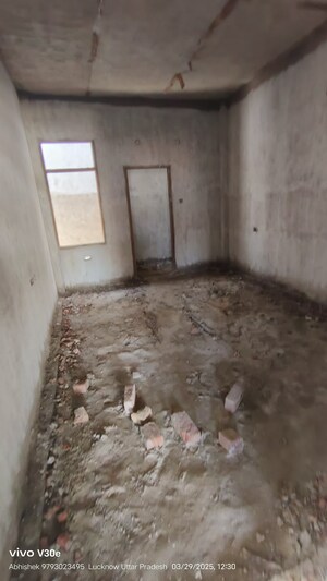 Room in 3 BHK Independent House at Jankipuram – for Sale