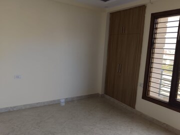 Room in 2 BHK Builder Floor at RPS Palm Drive, Sector 88 – for Rent