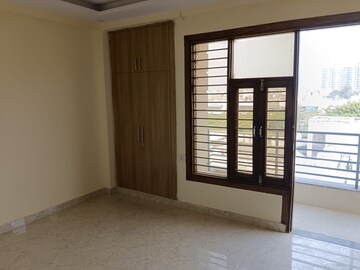 Room in 2 BHK Builder Floor at RPS Palm Drive, Sector 88 – for Rent