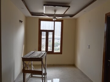 Room in 2 BHK Builder Floor at RPS Palm Drive, Sector 88 – for Rent