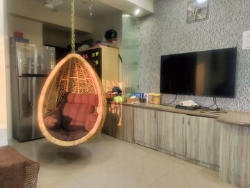 Plot Area in 2 BHK Apartment at Bandra West – for Rent
