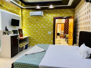 Master Bedroom in 4 BHK Apartment at Mahagun Mywoods, Sector 16c Greater Noida – for Sale