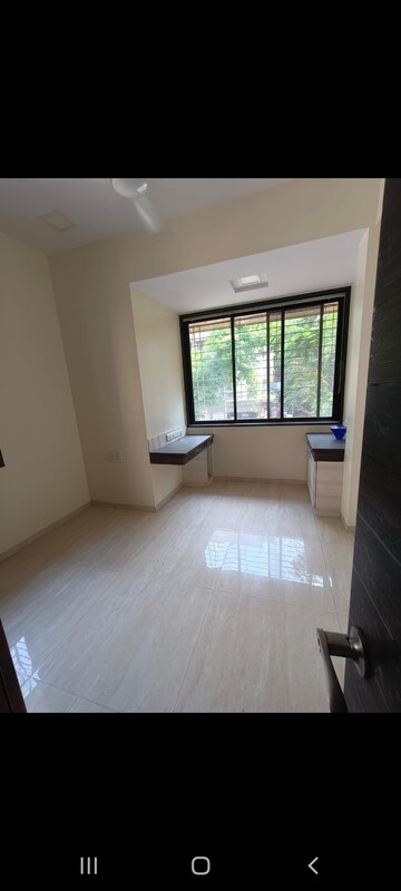 Room in 1 BHK Apartment at Mahim West – for Rent