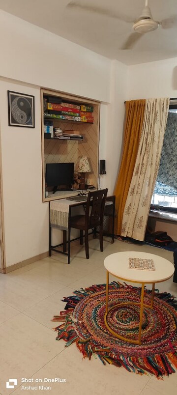 Team Area in 2 BHK Apartment at Bandra West – for Rent