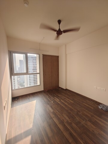 Room in 2 BHK Apartment at Piramal Vaikunth, Balkum Pada – for Rent