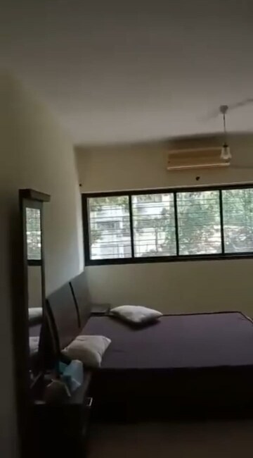 Room in 3 BHK Apartment at Cuffe Parade – for Rent