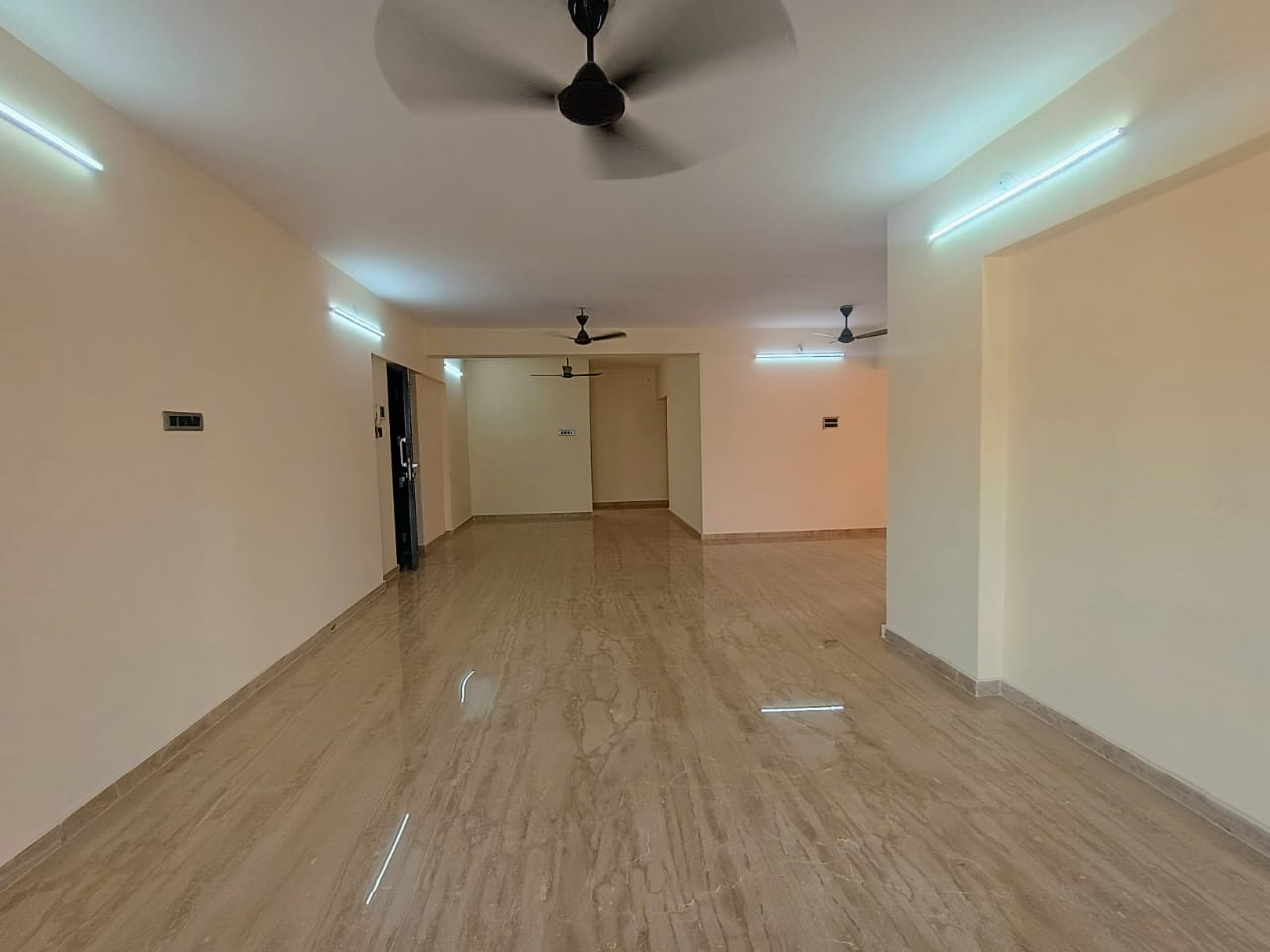 2 BHK + Servant Room 750 Sq.Ft. Apartment in RNA Continental