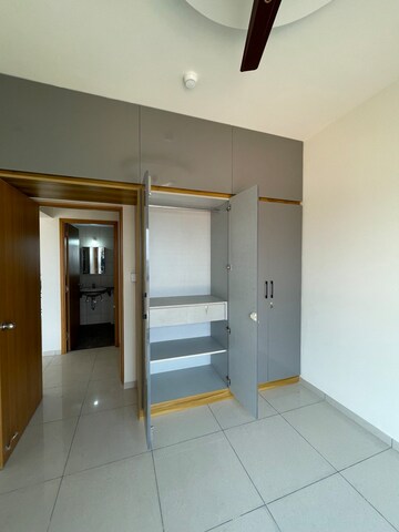 Room in 2 BHK Apartment at Sobha Dream Gardens, Thanisandra Main Road – for Rent