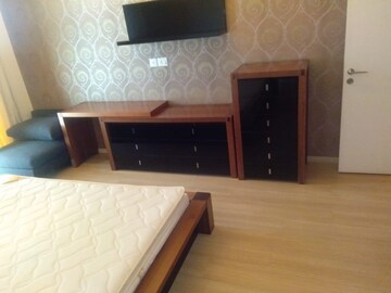 Bedroom in 4 BHK Apartment at DLF The Belaire, Sector 54 – for Rent