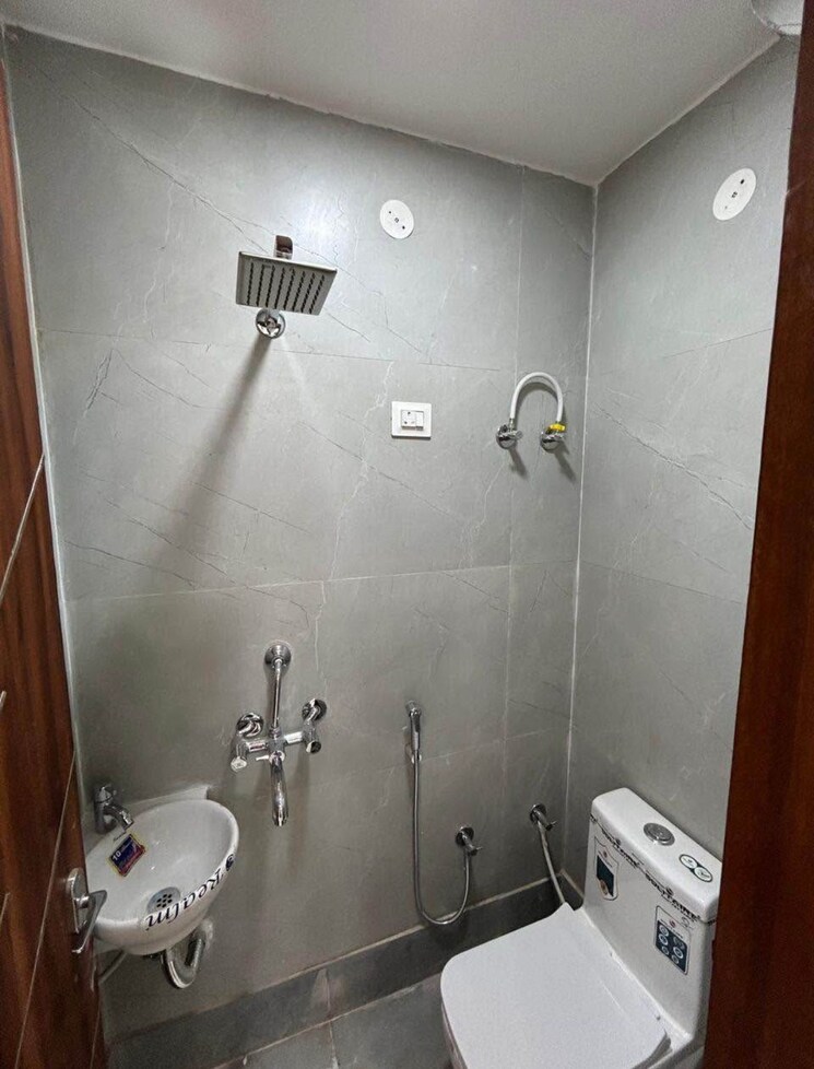 Bathroom, shubh-niketan-apartments 2 Bedroom 850 Sq.Ft. Apartment In Paschim Vihar Delhi 8435069