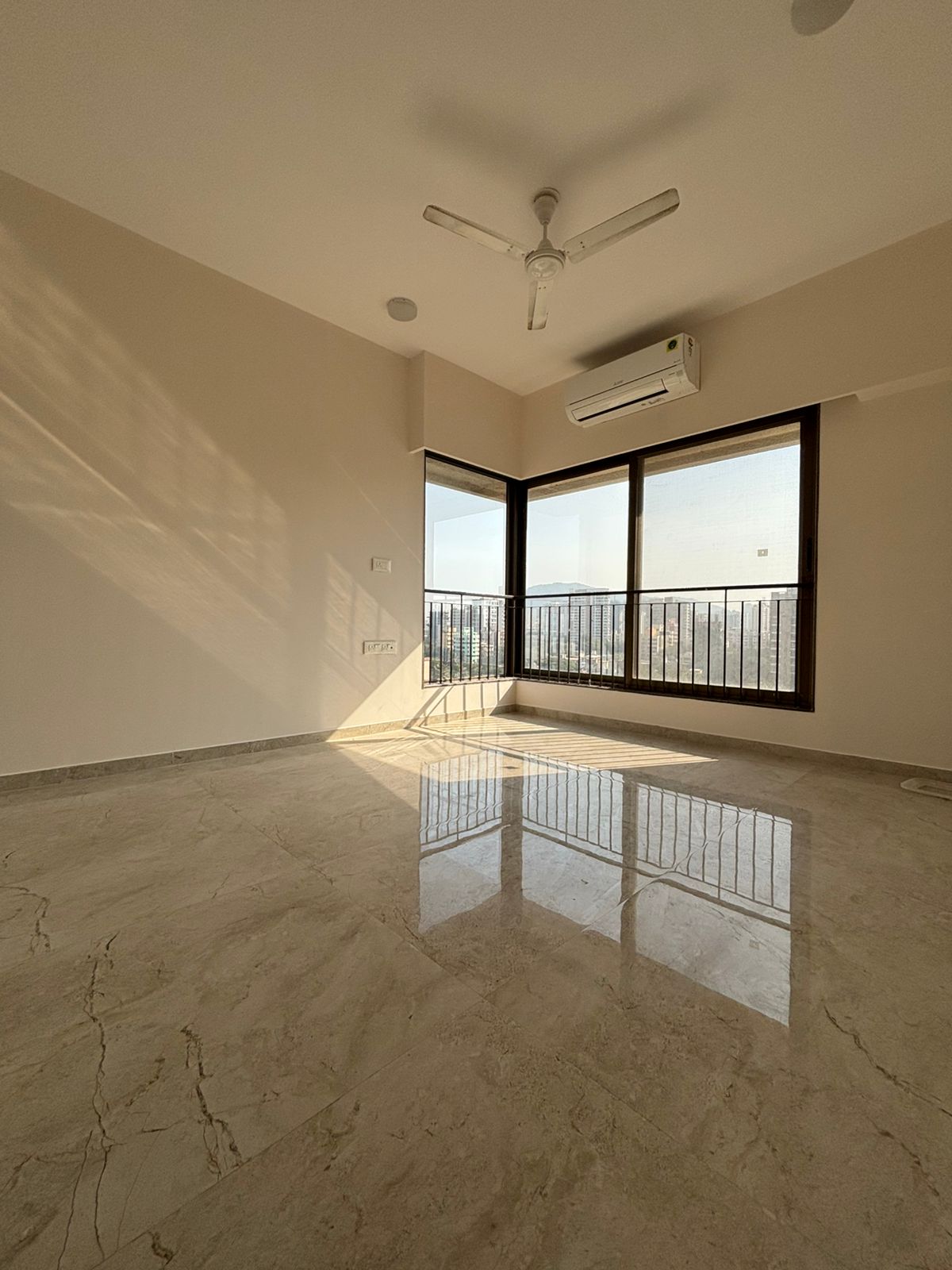 3 BHK 1100 Sq.Ft. Apartment in Mumbadevi CHS