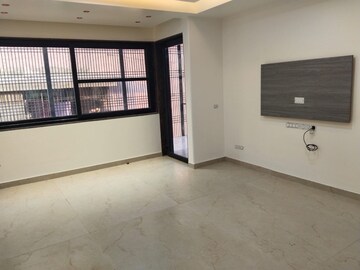 Room in 3 BHK Builder Floor at Empire Floors, Sector 57 – for Rent