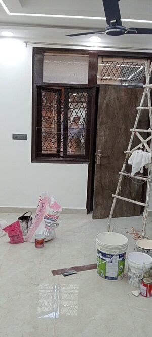 Furnished Amenities in 3 BHK Builder Floor at Govindpuri – for Sale