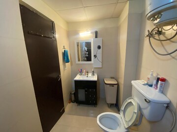 Attached Bathroom in 3 BHK Apartment at Vijay Nagar – for Rent