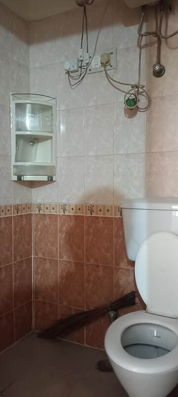 Bathroom in 3 BHK Builder Floor at Ardee Mall, Sector 52 – for Rent